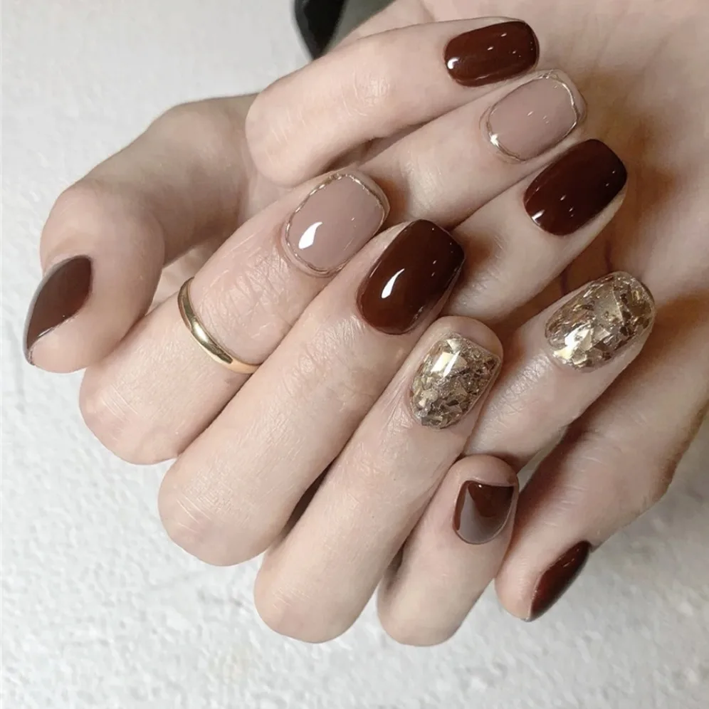 Uñas postizas acrílicas para manicura, Uñas postizas de 24 piezas, con acabado de lámina dorada, color Nude Curry y ataúd corto, con prensa extraíble