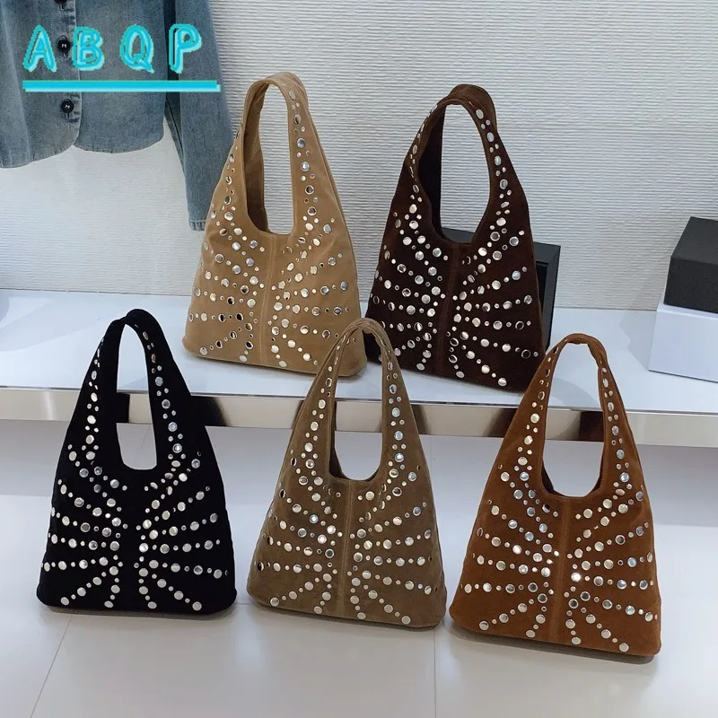 

Женская сумка через плечо, новинка 2025, модная сумка через плечо с заклепками в стиле панк, большая вместительная сумка-ведро для путешествий на открытом воздухе