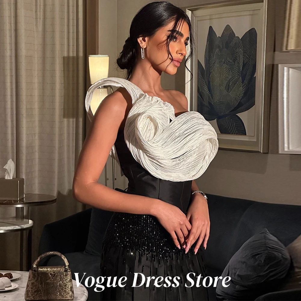 Contrasterende kleur satijnen avondjurk Prachtige één-schouder op maat gemaakte homecoming-jurken Delicate kralen Formele gelegenheidsjurken