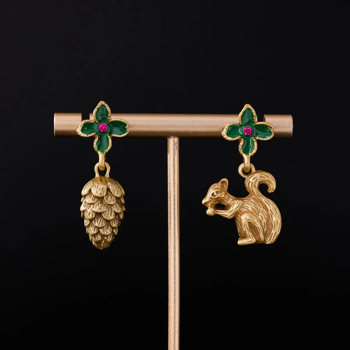 

AETEEY Vintage Squirrel Pinecone Drop Earrings 18K Gold Plated Retro Enamel Ear Jewelry Cute Unique Versatile Ear Accessories