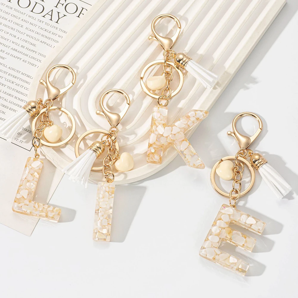 LLavero de letras de resina con relleno de piedra blanca, A-Z, 26 iniciales, nombre con llavero, colgante de corazón con borla, bolso para niñas, decoración para mochila