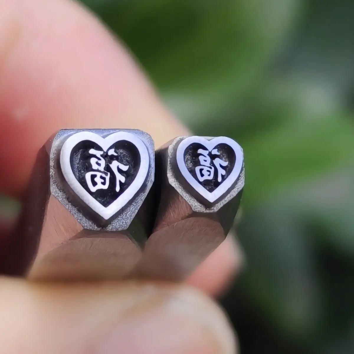 

Jewelry Stamping Dies for Bracelets and Rings Heart-Shaped and “Fu” Character Jewelry Steel Stamps Gold-Stamping Tools