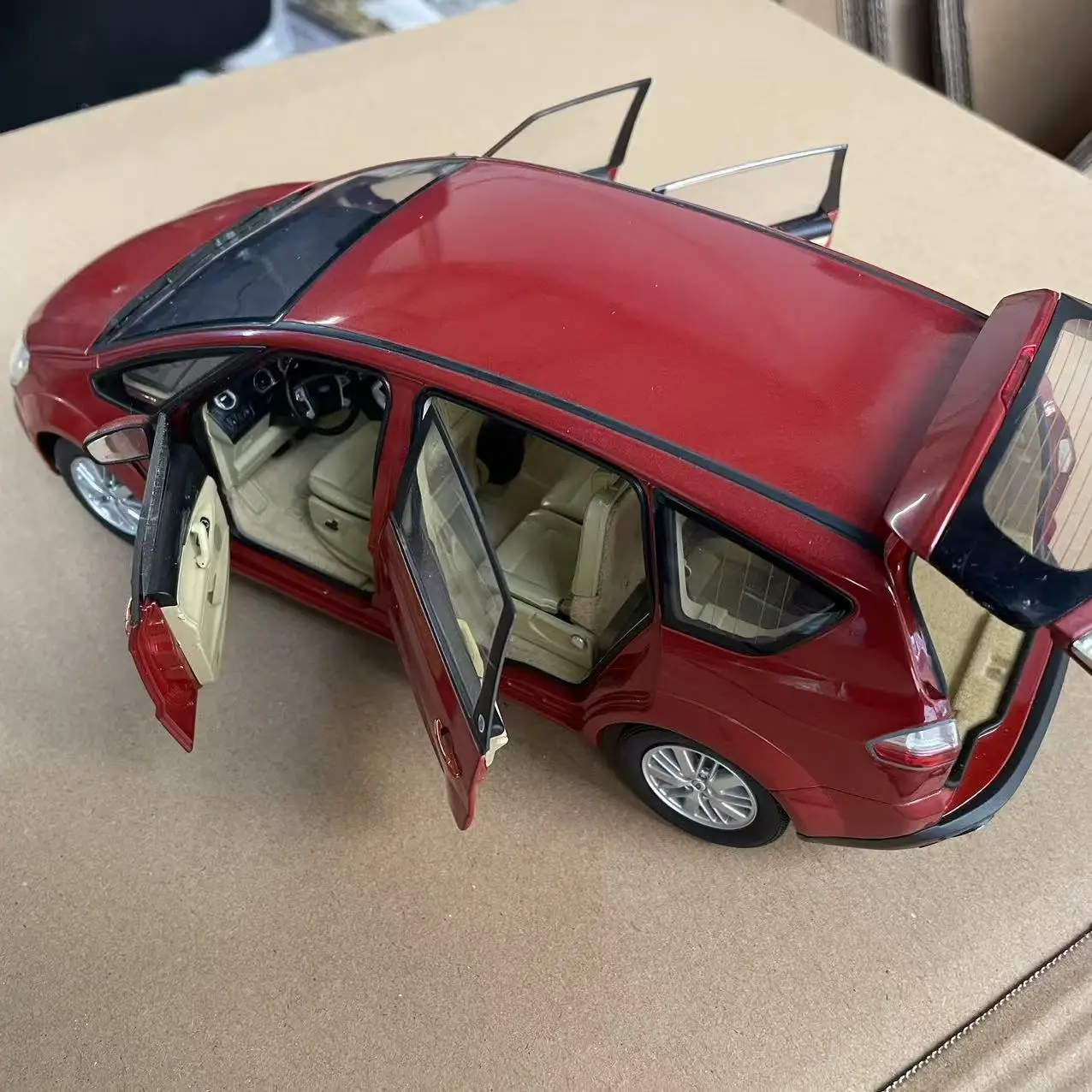 1:18 Scale Ford S-MAX Alloy Commercial Vehicle Model Simulated