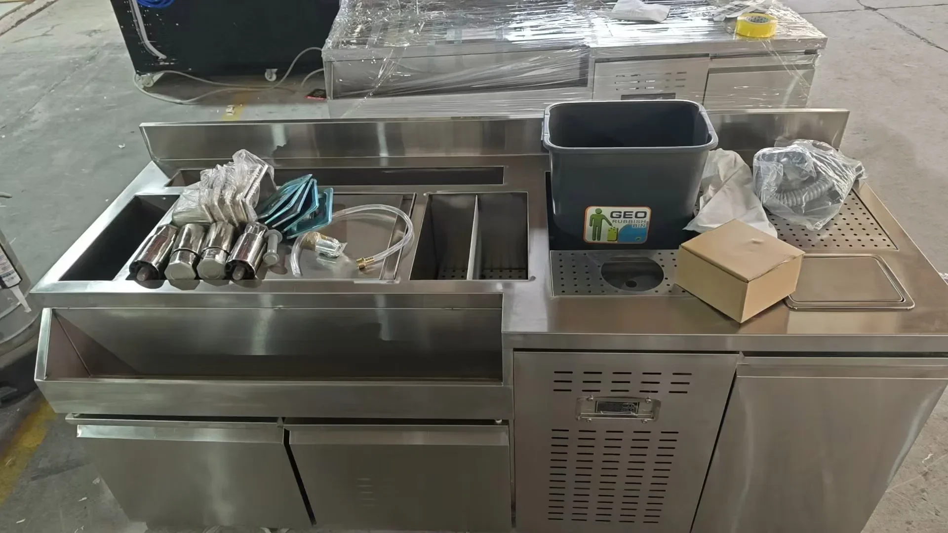 Bartender Commercial 304 Stainless Steel Custom Refrigerated Wine Cabinet Equipment Bar Station Price