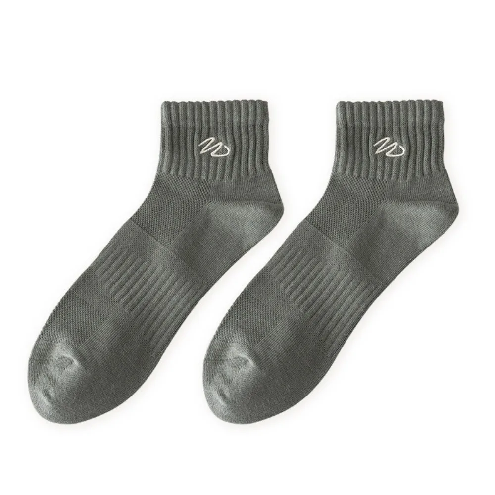 7 Pasang Kaus Kaki Anak Laki-laki Warna Polos Sederhana Kaus Kaki Bordir Bersirkulasi Tabung Pendek EUR 37-44 Kaus Kaki Pria