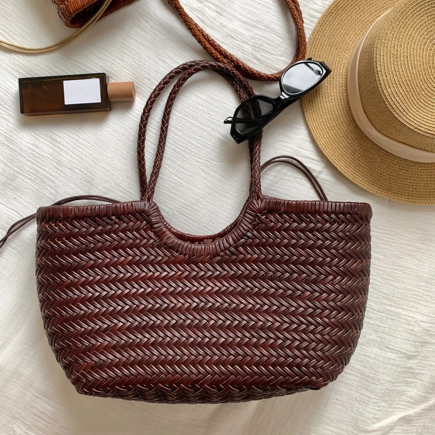 Genuine leather hand-woven vintage tote bag 2025 new classic design cowhide shoulder bag women's spring summer French bucket bag