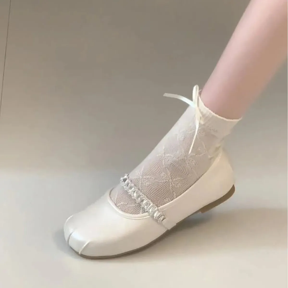 White French retro round head light mouth flat-soled single shoes women's 2025 new summer skirt soft-soled Mary Jane shoes