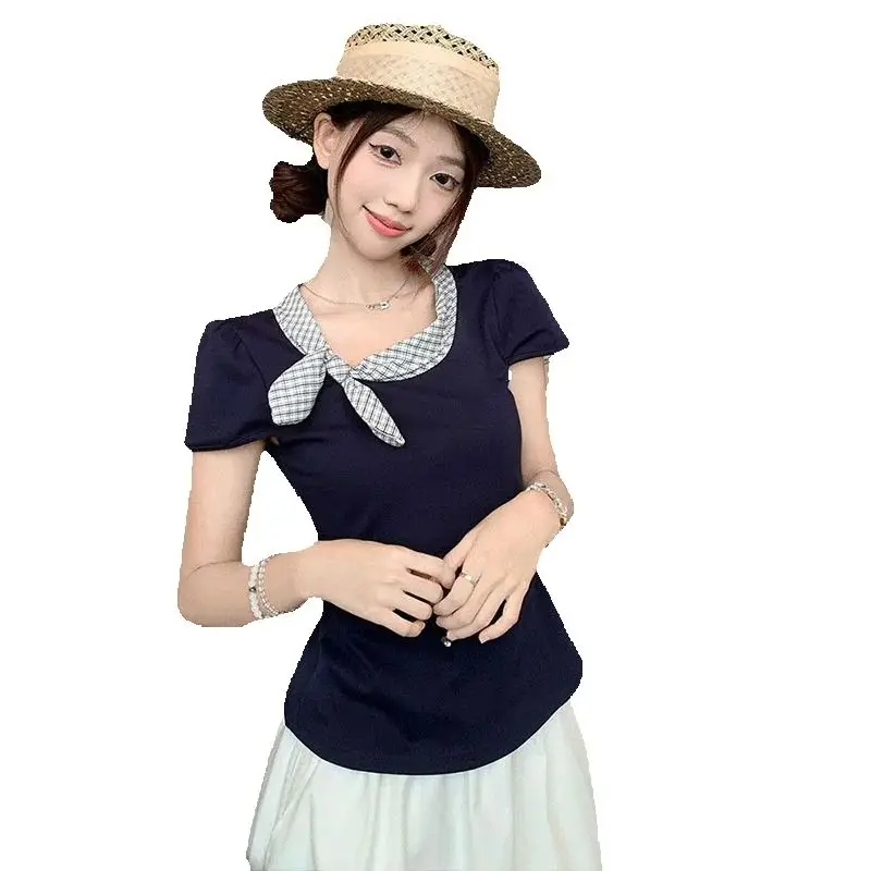 Ropa de mujer, camiseta con lazo con sentido del diseño, artículo vendedor caliente de verano, camiseta de manga corta con una heredera rica, jersey con cuello redondo para mujer