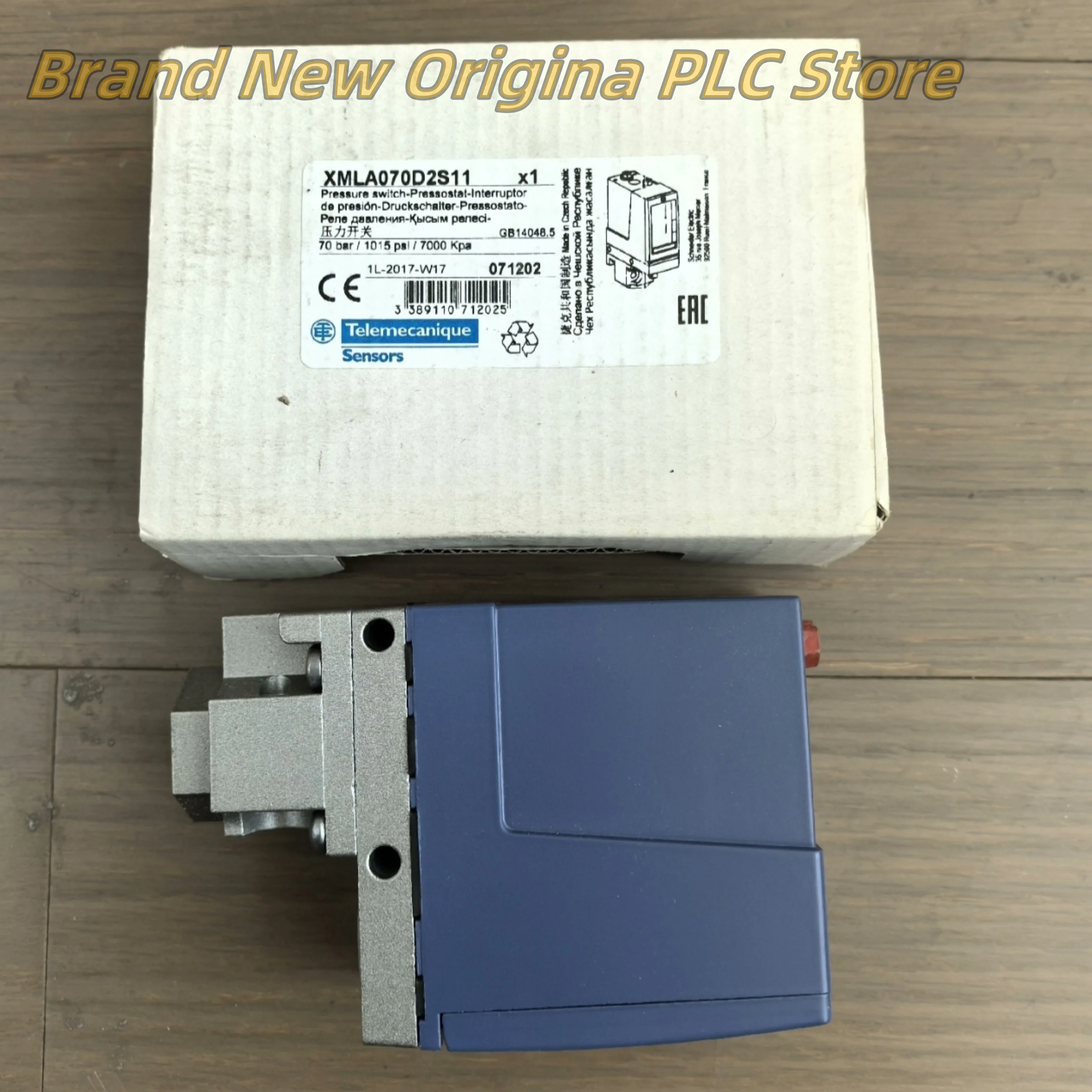 Brand  XMLA070D2C11 Pressure switch  new  XMLA070D2S11 5-70 bar