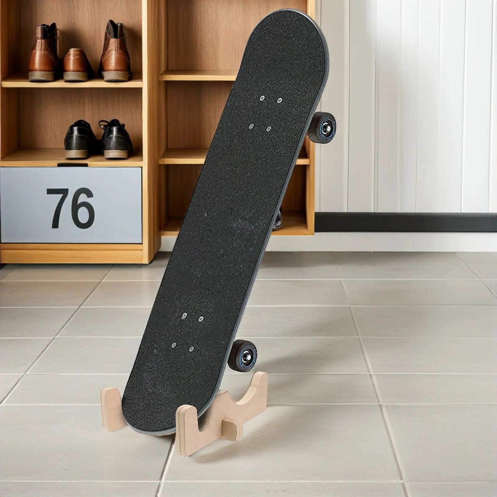 1-conjunto-de-suporte-de-chao-de-madeira-independente-para-skate-snowboard-prancha-de-surf-e-prancha-de-equilibrio-para-exibicao-e-armazenamento-na-sala-de-estar
