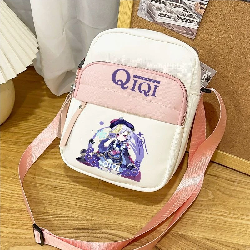 Anime 2025 juego GS Impact Cos Keqing Kazuha Mona Qiqi Kamisato Ayaka Unisex en Stock desplazamientos diarios bolso cruzado presente