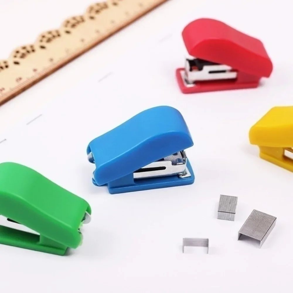 Mini Stapler Set Portable Office Supplies Cute Gift with 50 Staples 09cm for A4 Paper Random Color