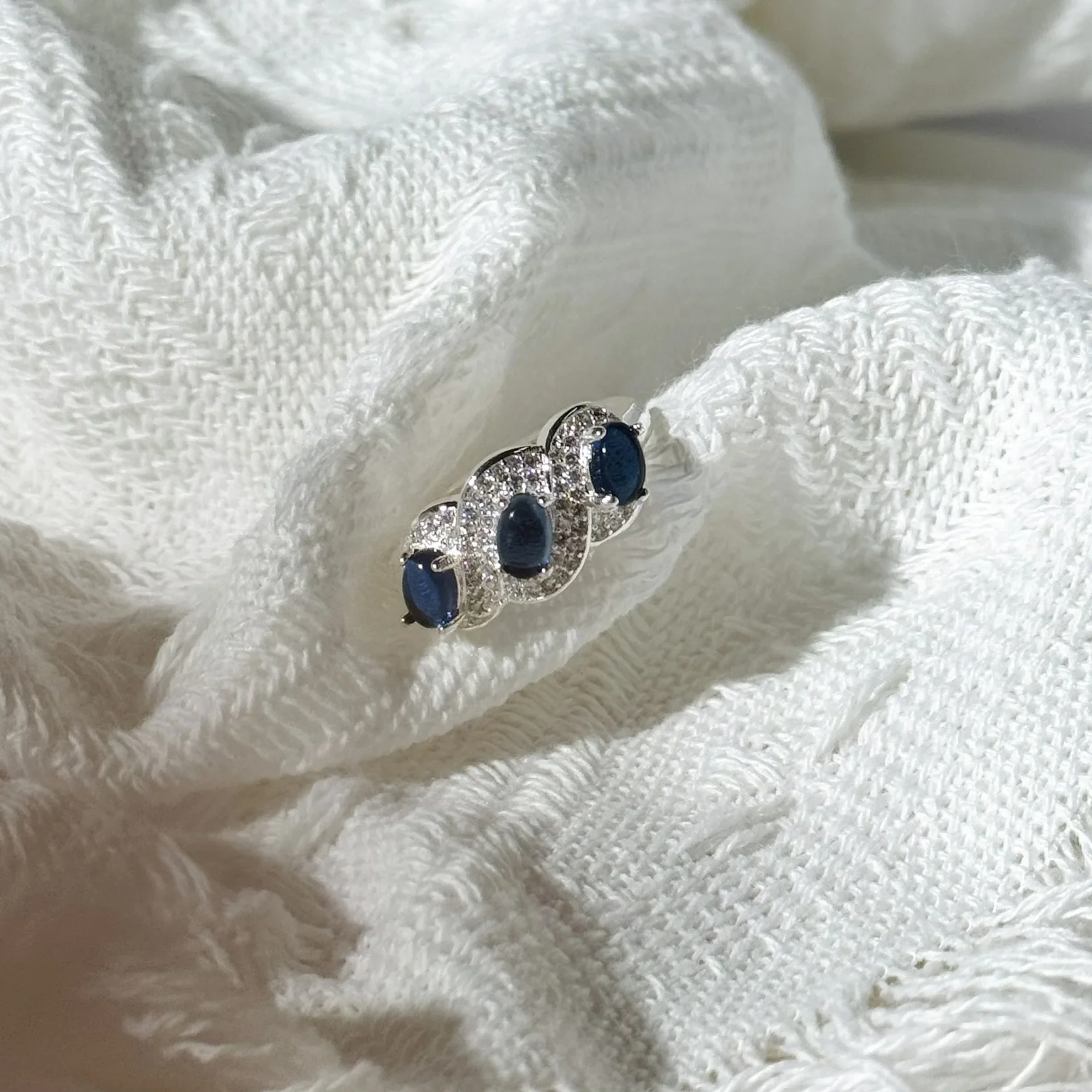 Klein Blue New Zircon Ring with Elegant European and American Celebrity Style Accessories Vintage Magazine Style Ring