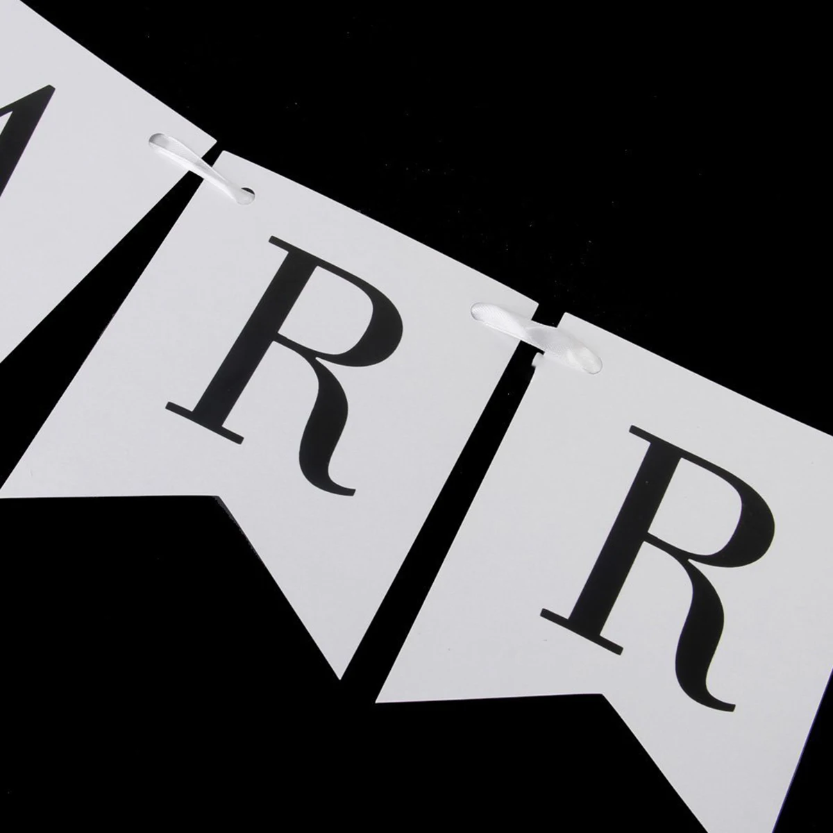 

12pcs Just Married Paper Bunting Banner Wedding Party Decoration 2.4M Rope 12X14.5Cm Black White Cardboard Letters Party Bunting