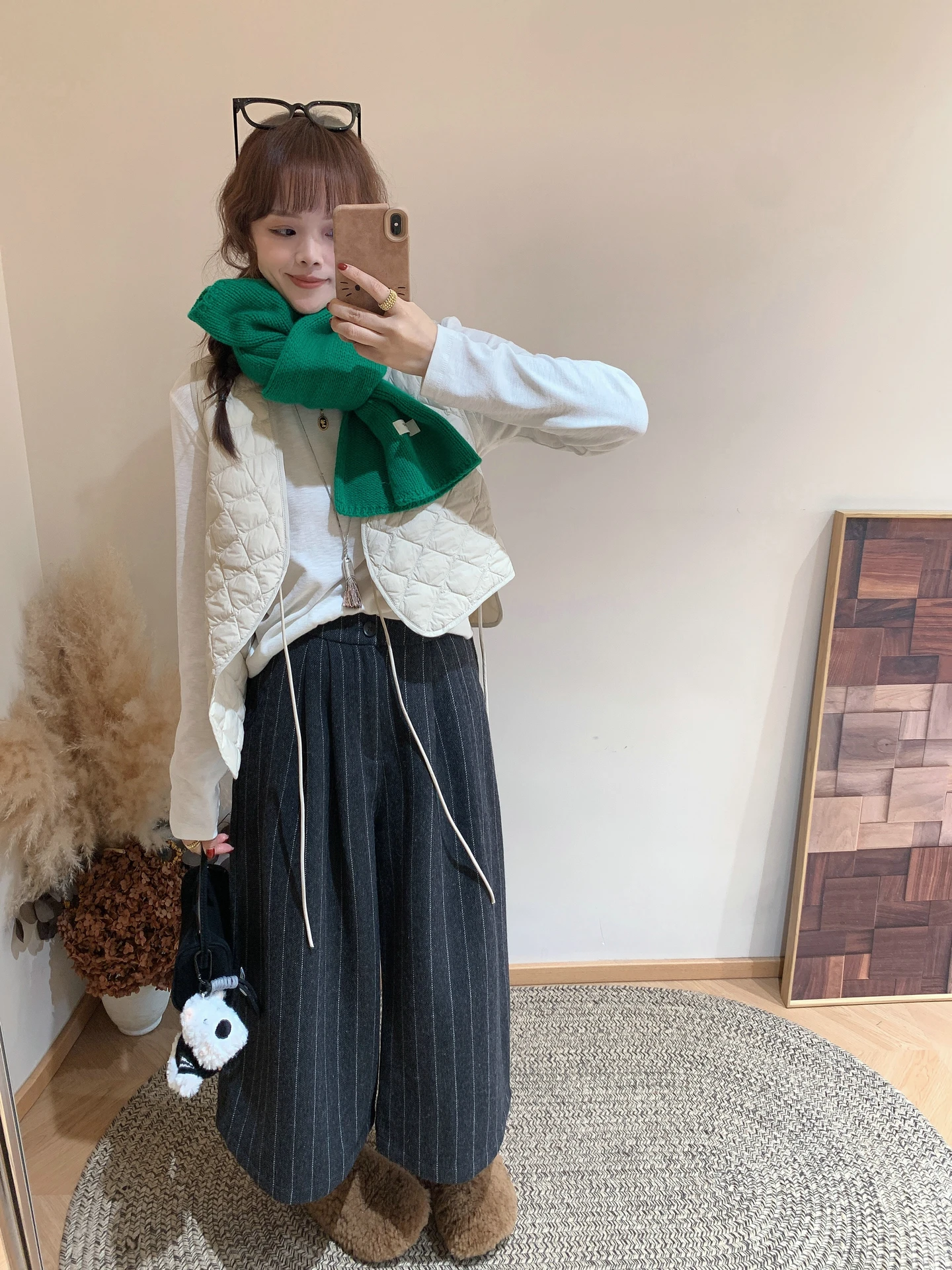 

Осенне-зимний легкий тонкий стеганый жилет с V-образным вырезом и асимметричным подолом для женщин, теплый, для ношения под одеждой, с поясом, верхняя одежда, 100% нейлоновое волокно