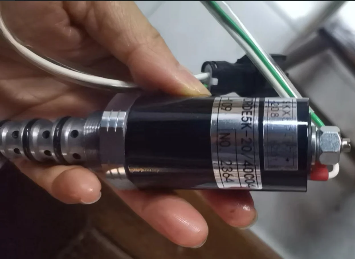 KDRDE5K-20/40C04-109 EC140BLC EC160BLC EC210BLC EC240BLC EC290BLC EC360BLC Elettrovalvola pompa idraulica per escavatore Volvo