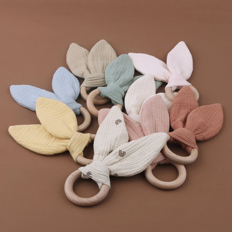 

Y1UB Wooden Baby Teether Cotton Cloth Teething Ring Rattle Toy for Newborn Boys Girls Appease Chewing Gift