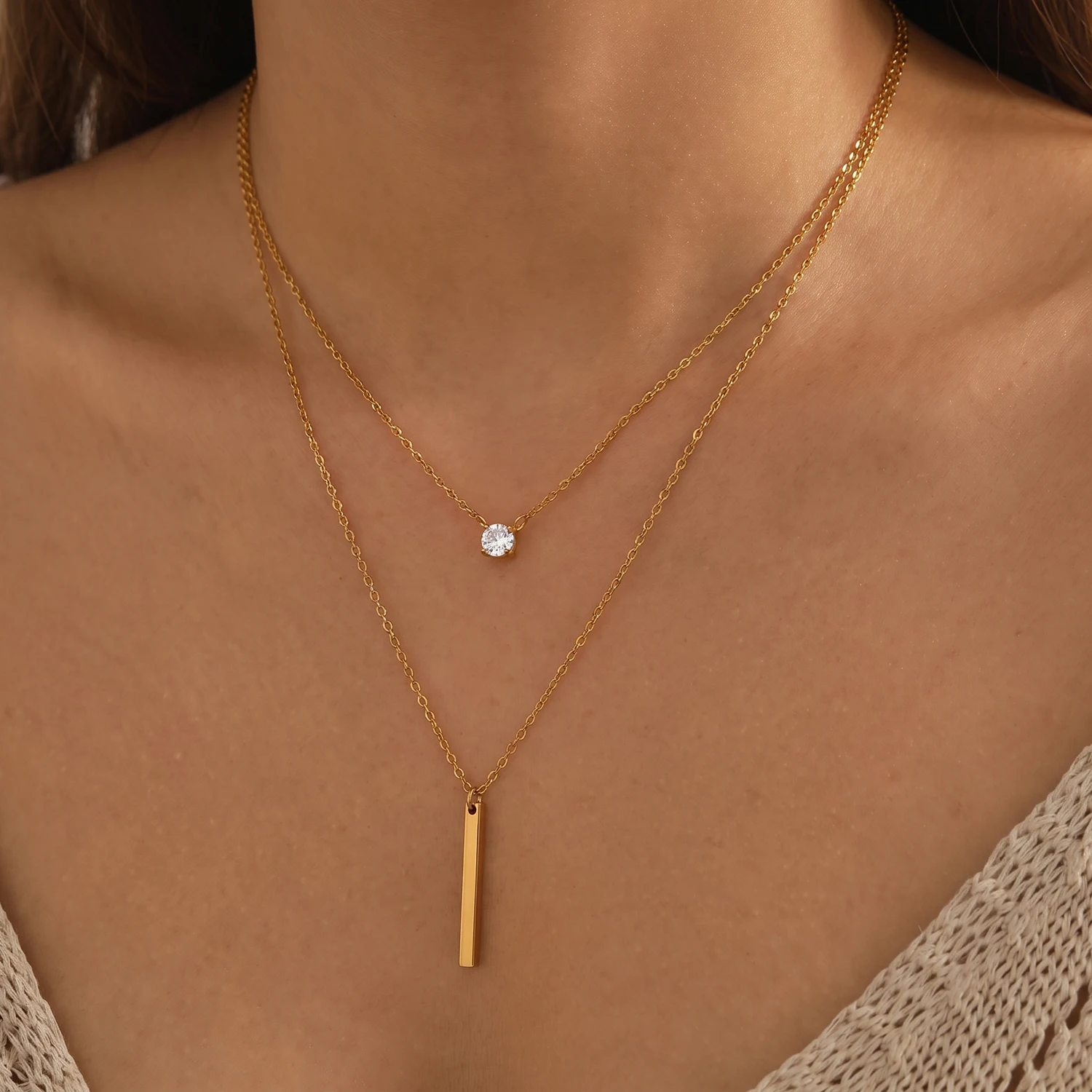 Geometrisches, geschichtetes Halsketten-Set aus Edelstahl mit Zirkonia für Damen, PVD-vergoldeter Stabanhänger, Party- und Alltagsschmuck, Geschenk – Detail 5