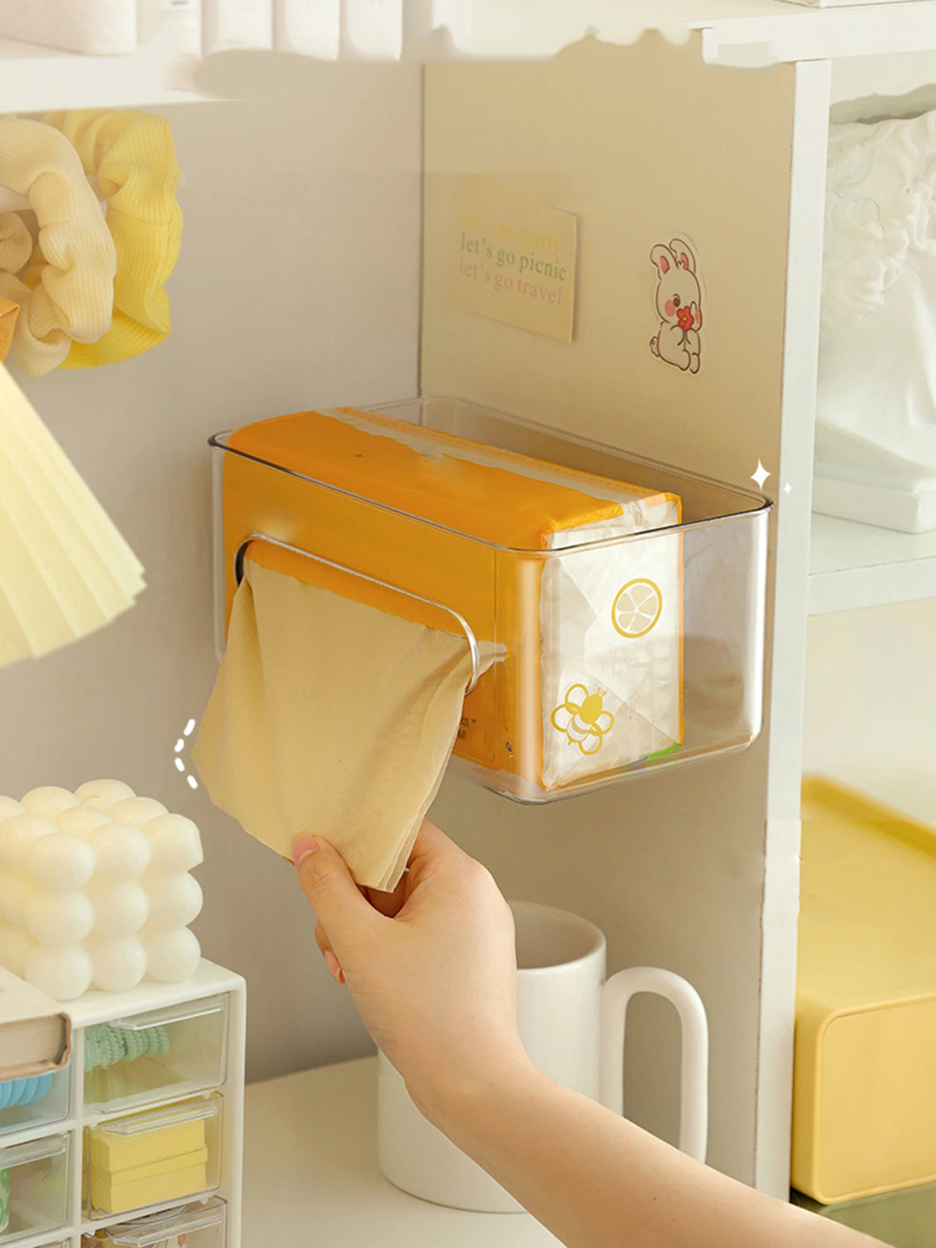 A wall-mounted tissue box, paper towel storage box, acrylic transparent napkin box, bathroom punch-free