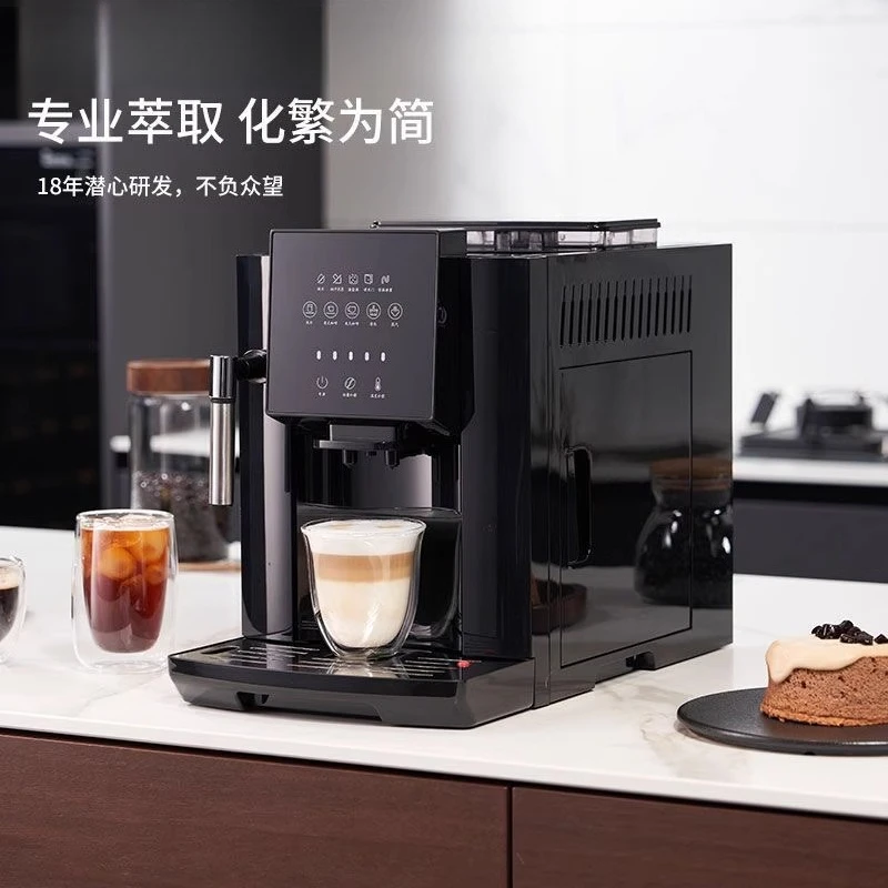 تستخدم ماكينة القهوة الأوتوماتيكية بالكامل حبوب مطحونة لرغوة الحليب البخارية