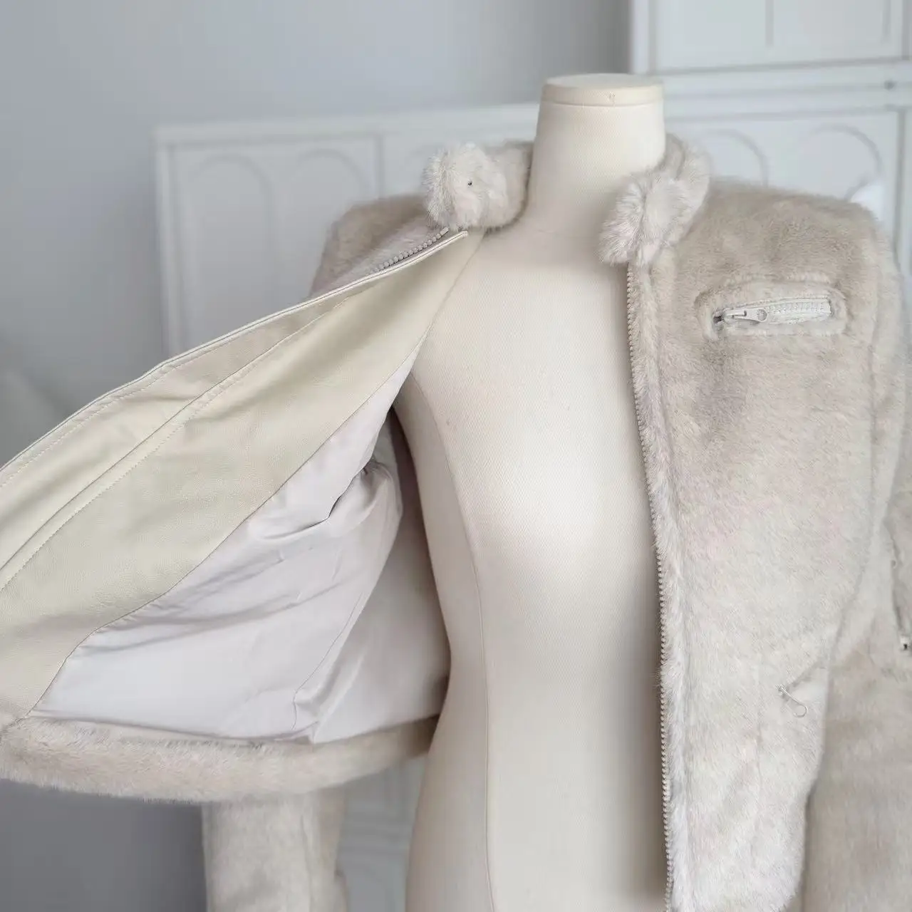 المرأة أنيقة الياقة المدورة طويلة الأكمام فو المنك الشعر معطف قصير سيدة الخريف الشتاء زمم فو الفراء قصيرة أبلى