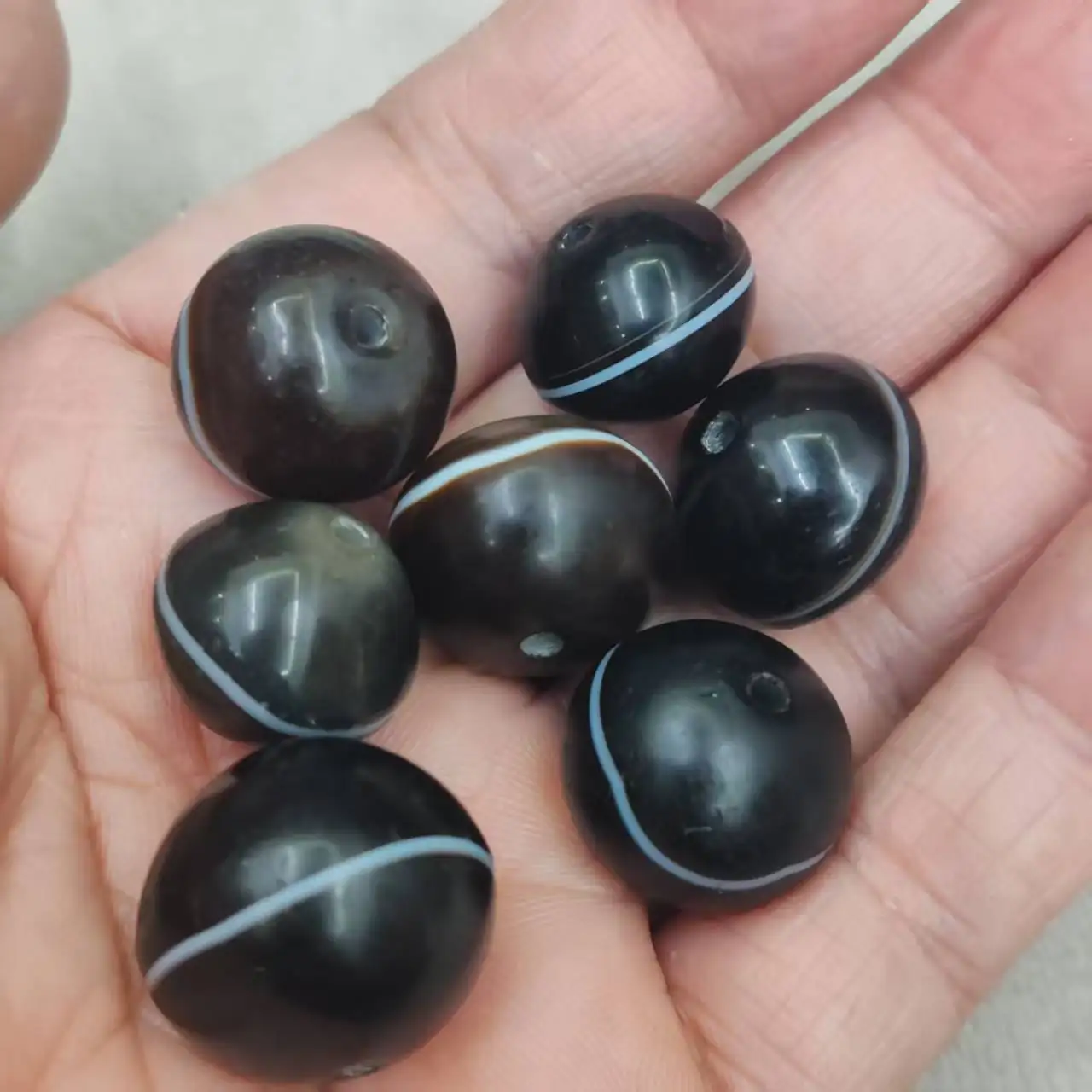 1pcs/lot Patina Weathered Natural Material Natural Lines Colors Black White Agate Linear Medicine Masterbread Wholesale16-20㎜