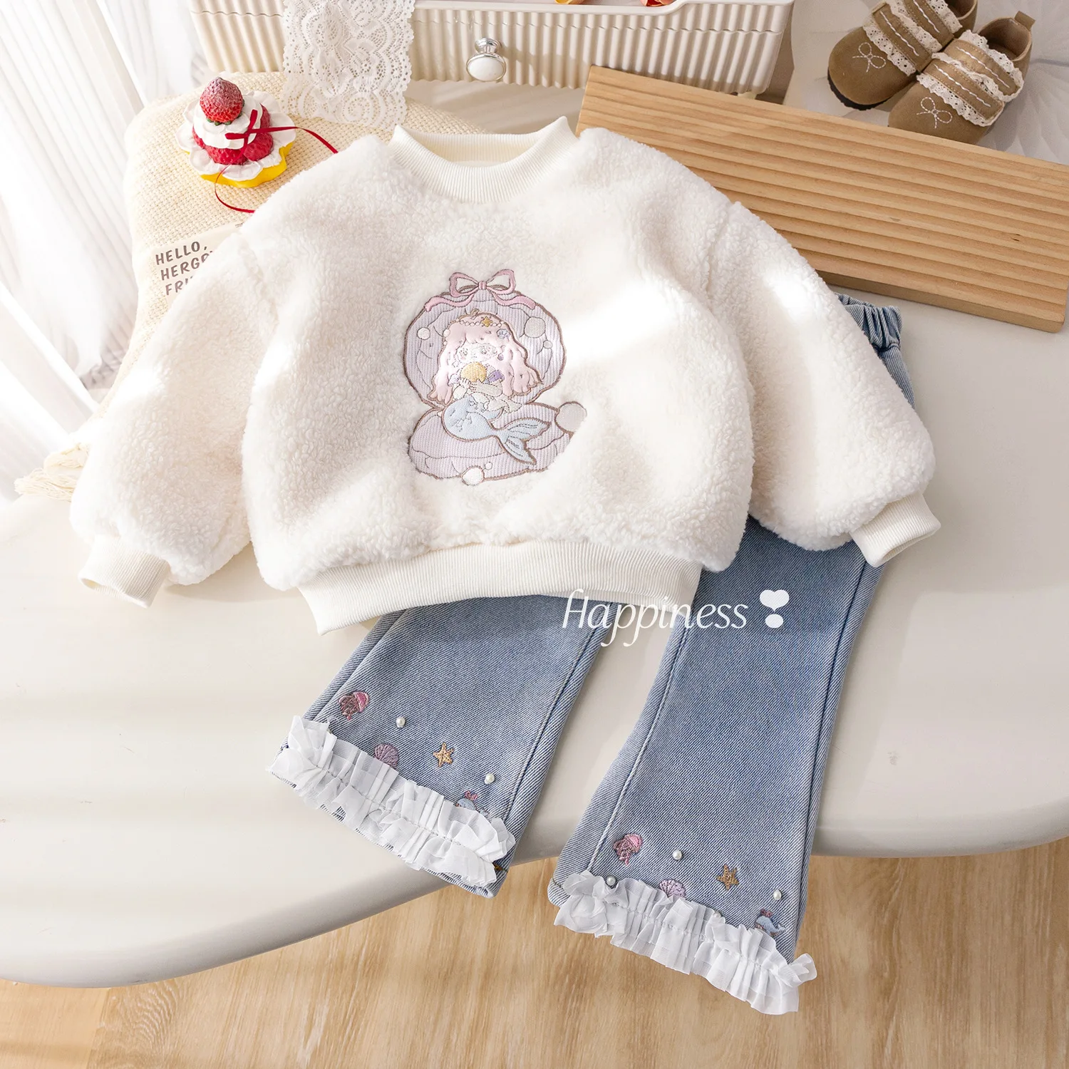 

Новый зимний детский комплект из двух предметов для девочек, шерстяные топы с мультяшной вышивкой для маленьких девочек + эластичная талия, брюки-клеш для маленьких девочек, 2 шт.