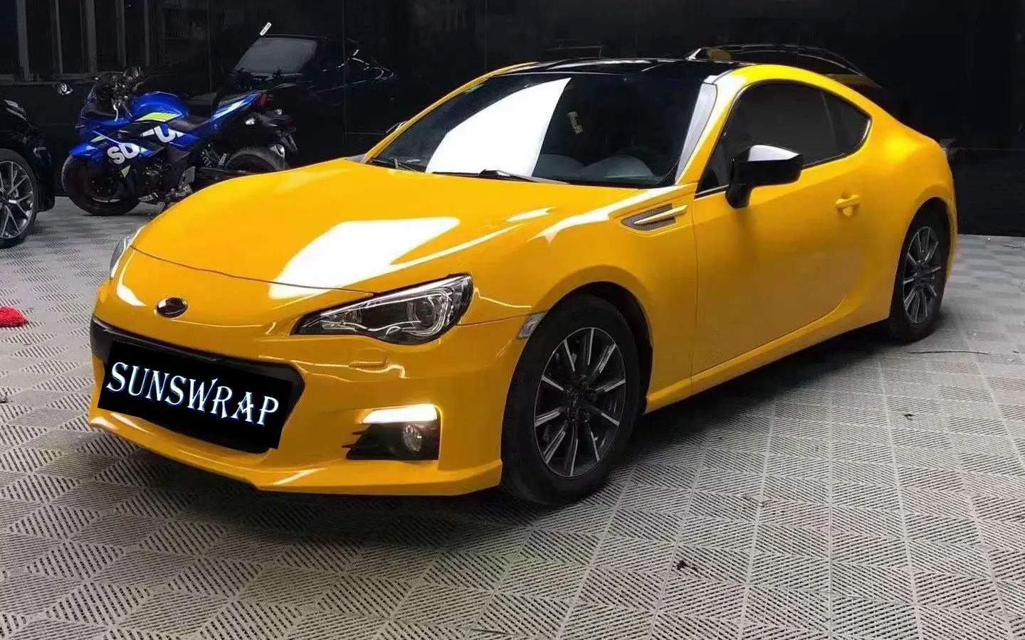 

Sunflower Yellow Glossy Vinyl Car Sticker Glossy Film Wrap Vinyl For HOOD Roof Car glossy Vinyl Film for car wrap 5x59ft/roll