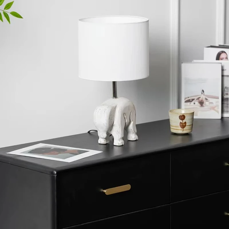 kindergarten farmhouse Nordic country style solid wood fabric LED hand-carved wooden animal table lamp home decoration