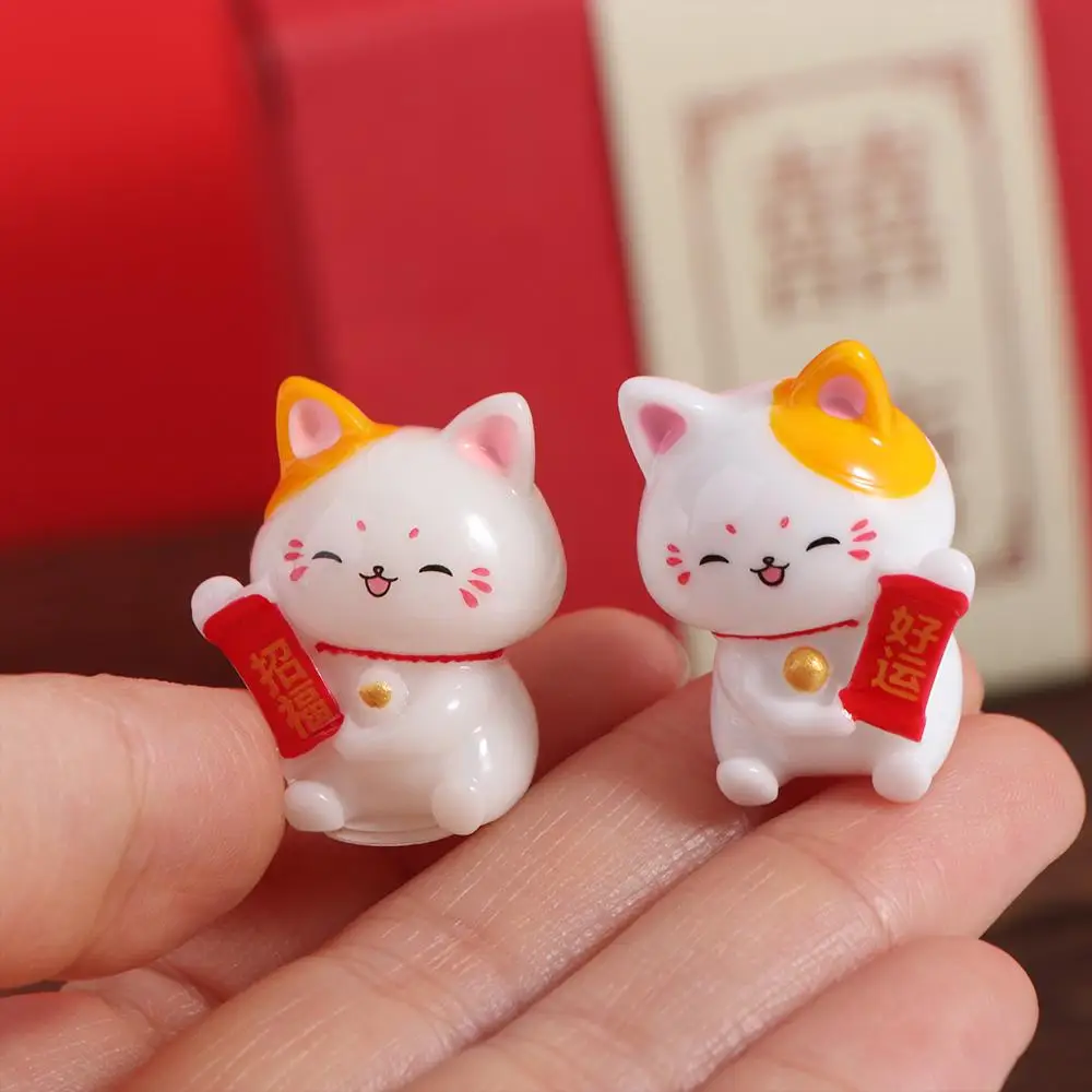Crafts Mini Lucky Cat Car Ornaments Cute Realistic Fortune Cat Figurines Lovely Simple Cat Micro Landscape Ornament Desktop