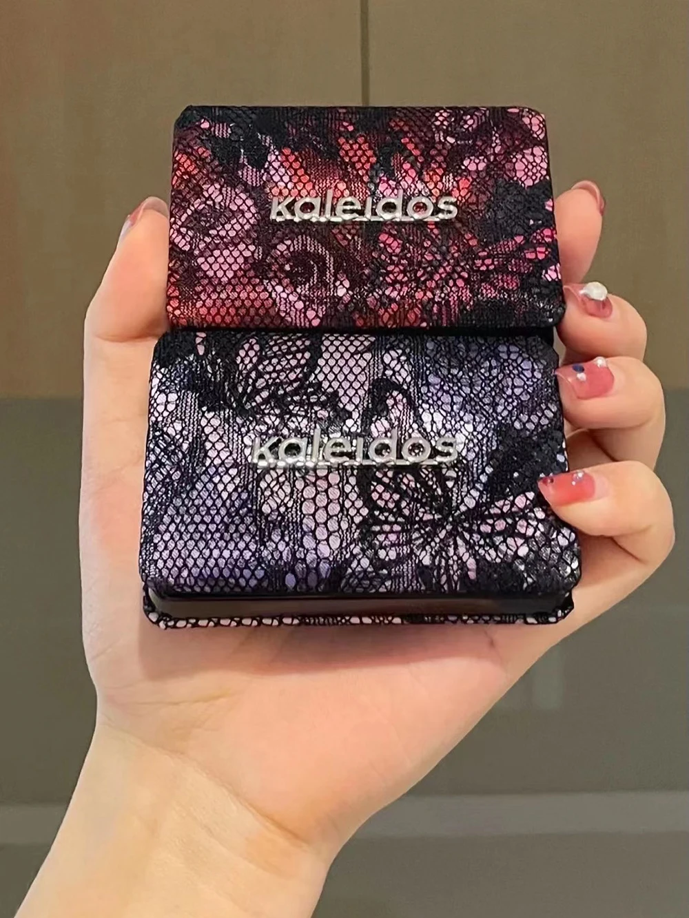 Blush Matte Kaleidos Alta Pigmentação Acabamento Natural Leve de Longa Duração Cobertura Construível Look Bronzeado Maquiagem Facial Vegano Beleza Limpa Tendência TikTok