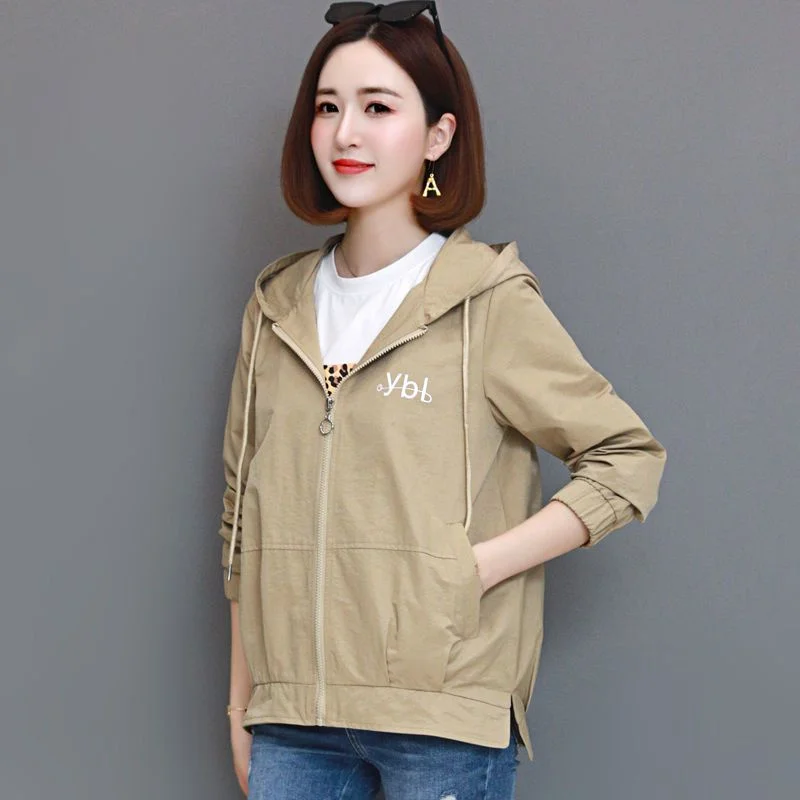 

2024 Spring Autumn Short Windbreaker New Hooded Women's Clothes Trench Coat Solid Colour Fashion Printing Casual Outwer Female