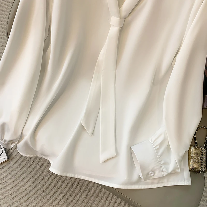 حجم كبير قميص شيفون بلوزة المرأة ربيع 2025 جديد طويل الأكمام سيدة مكتب أسود أو أبيض قميص المرأة حجم كبير L-4XL
