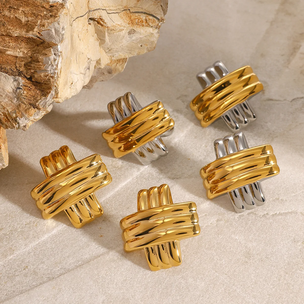 

Irregular Geometric Shape Two-tone Jewelry Earrings Stainless Steel 18k PVD Gold-plated Waterproof No Fading Ear Studs