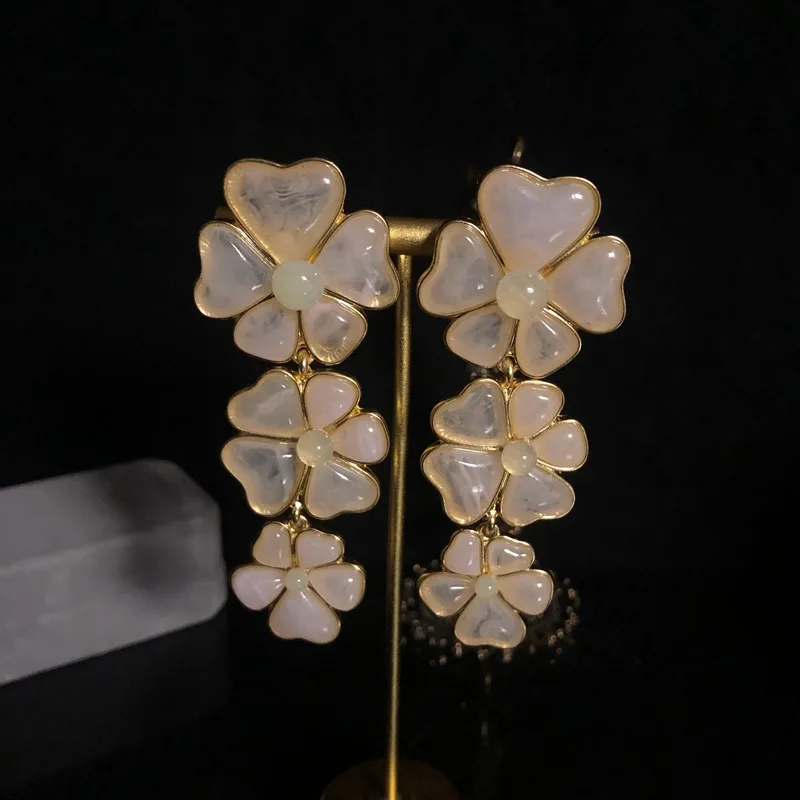 European and American Retro Two-Color Jelly Effect Earrings Shoulder-Sweeping Long Flower Earrings Advanced Design Elegant Grace