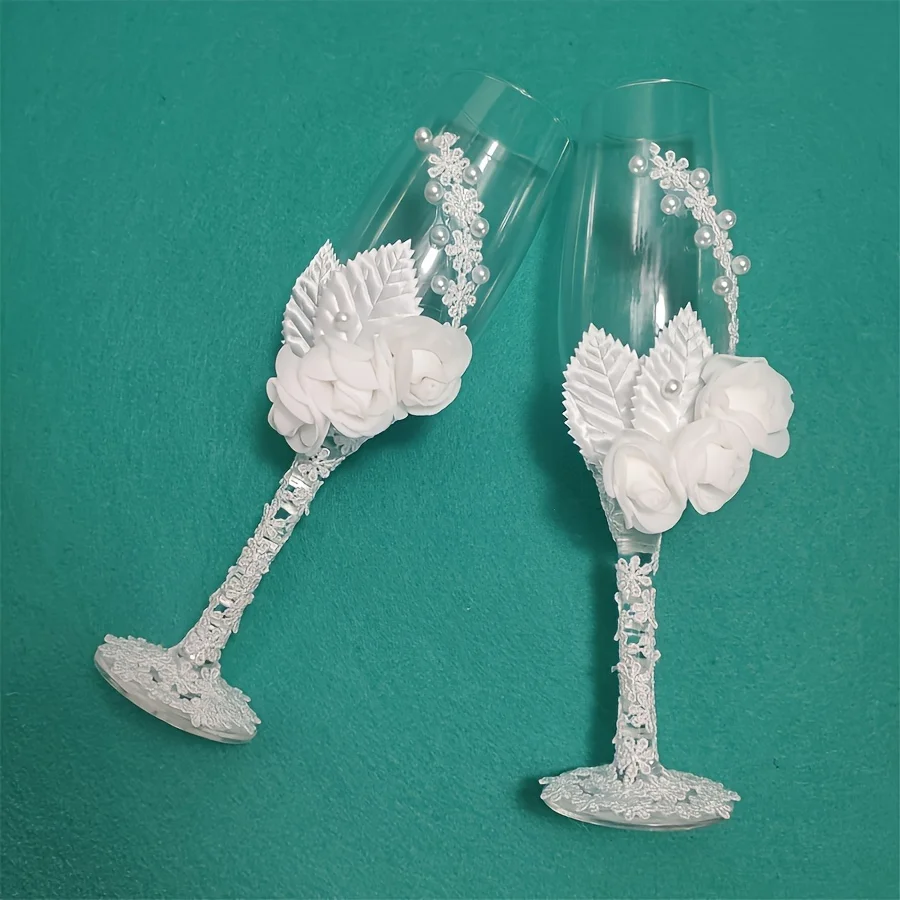 A Romantic Wedding Wine Glass Gift Box Featuring Flowers and Leaves for the Bride's Love