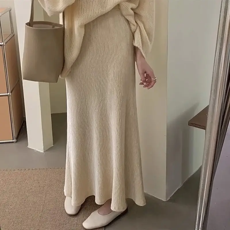 

Retro Velvet Skirt Women's Autumn/winter 2025 High Waist A-fold Fishtail Skirt with Hips