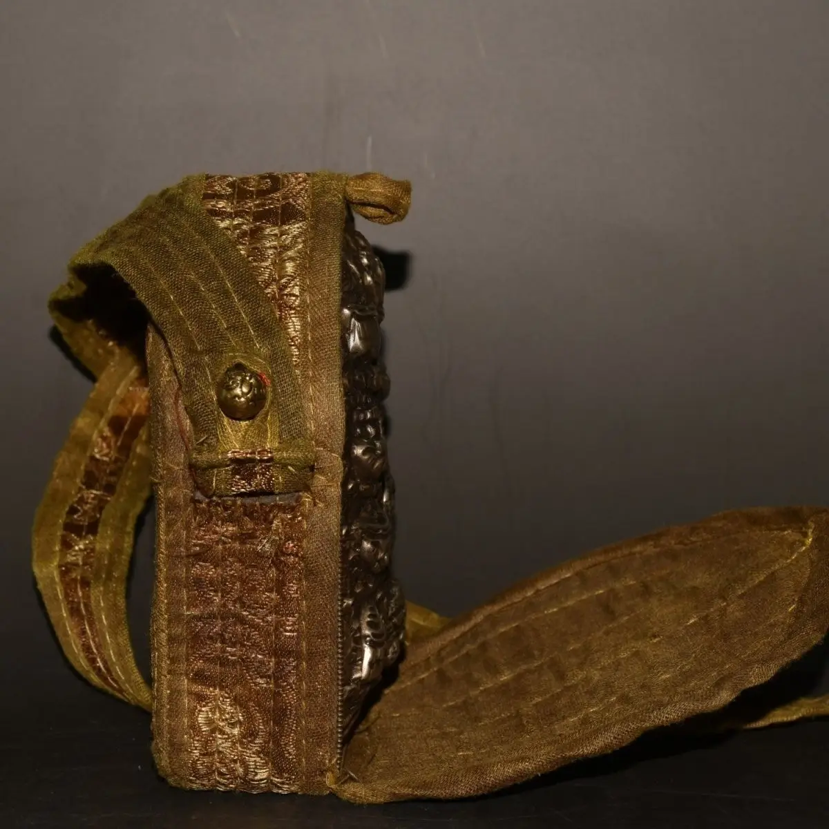 Xizang cloth bag Gawu box Nepalese handmade brass Gawu box pendant retro wipe Buddha statue stupa pendant