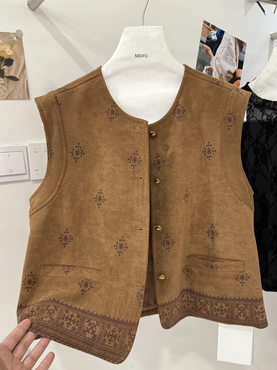 

Ele Chinese Sle Suede Vest Women's Svel Top High-End Feelings National Trend Faionable round Ne Single Button