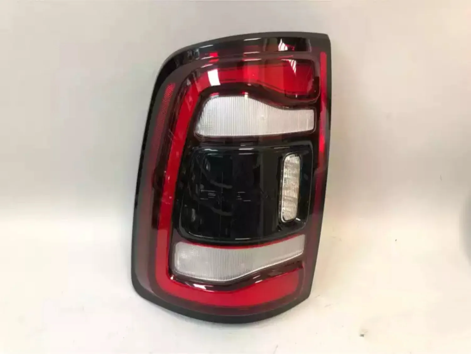 Car Rear Light for Dodge Ram 1500 19-20 LED Taillight Tail Light Brake Warning lamp Turn Signal