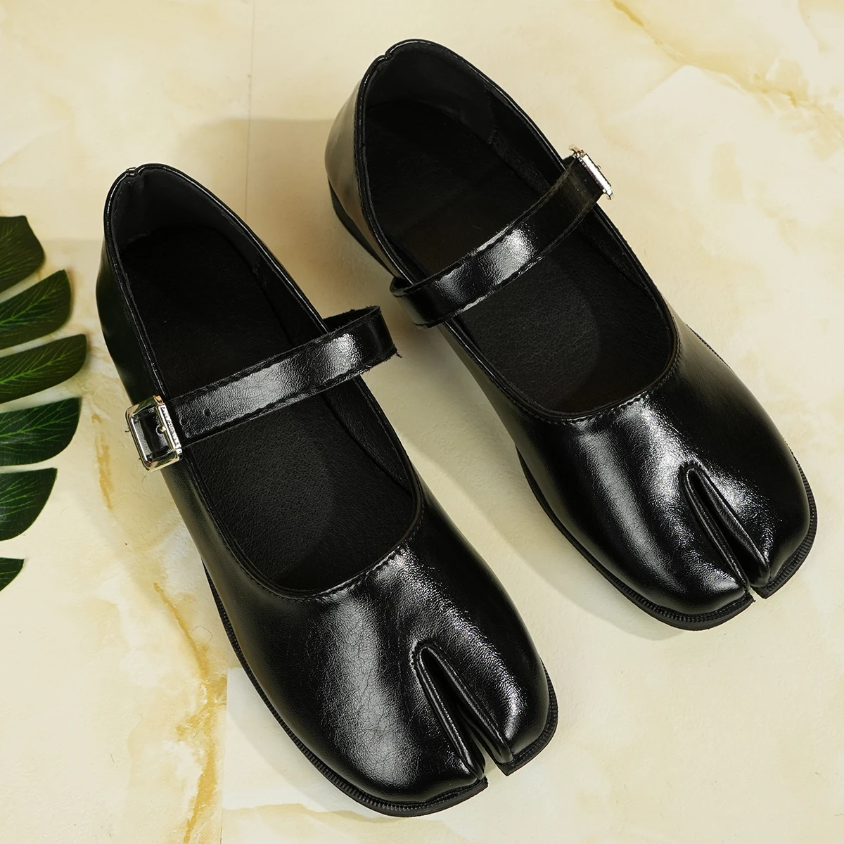 Novelty Ballet Tabi Flat Women's Square Toe Retro Single Shoes One Word Buckle Shallow Mouth Mary Jane Split Toe Shoes Sandals