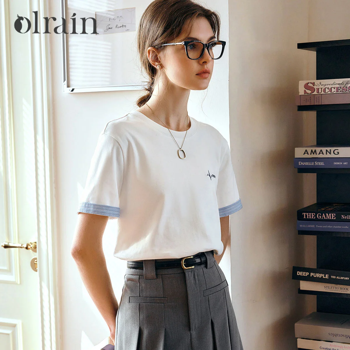 

OLrain White Knitted Womens T-shirt 2025 Summer Pure Cotton O Neck Striped Cuff Embroidery Commute Casual Simple Tops E57CT96391