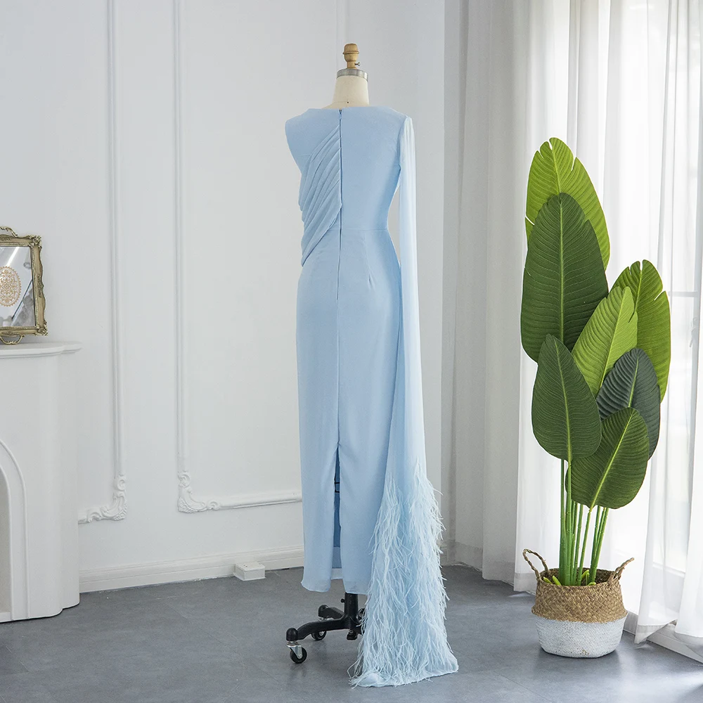 샤론은 연하늘색 아랍풍 이브닝 드레스와 깃털 망토가 있는 고급스러운 두바이 정장 파티 드레스를 여성 웨딩 SF289 맞춤 제작했습니다.