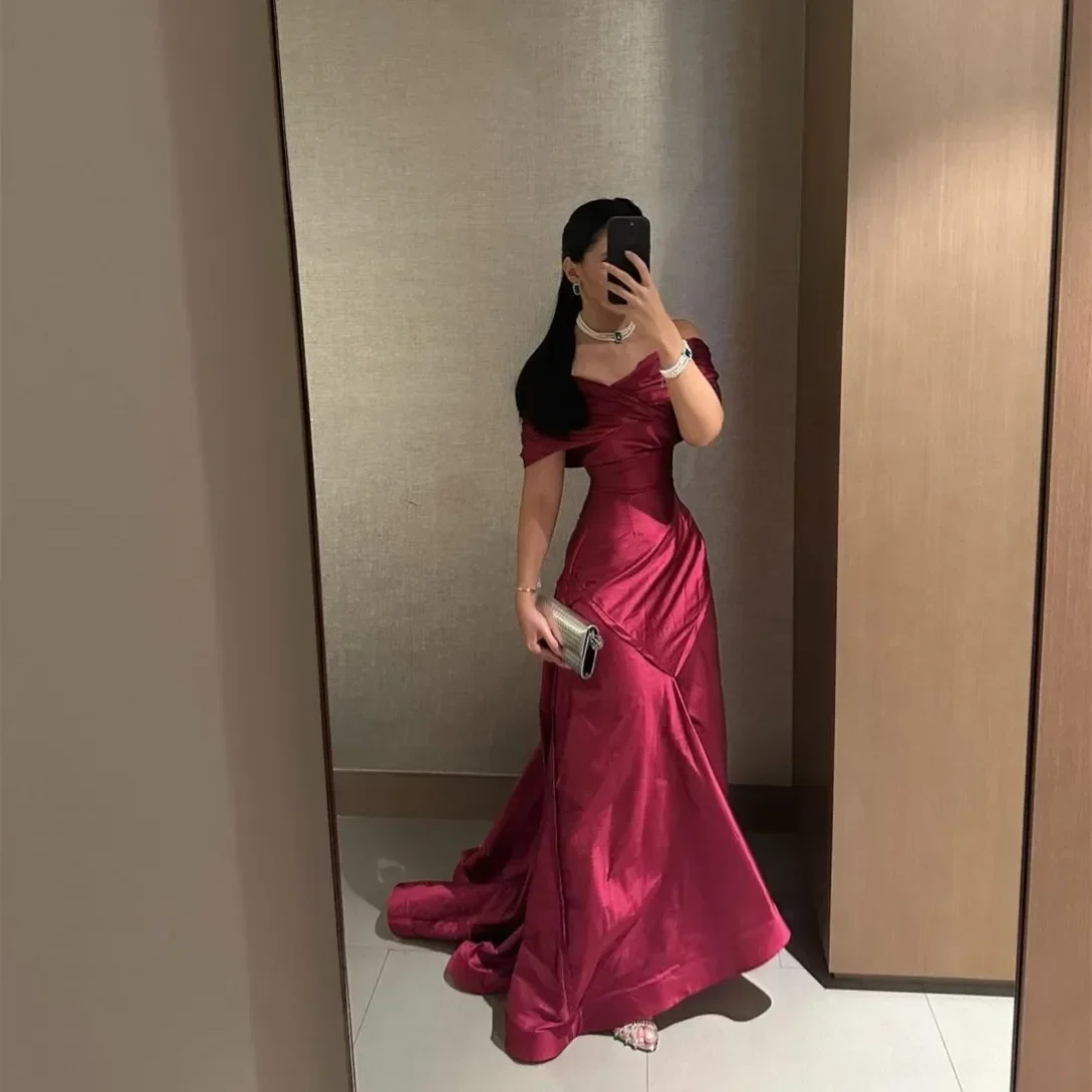 Customized Classic Long Burgundy Off Shoulder Evening Dresses Mermaid Taffeta Pleated Sweep Train Zipper Back Prom Dresses