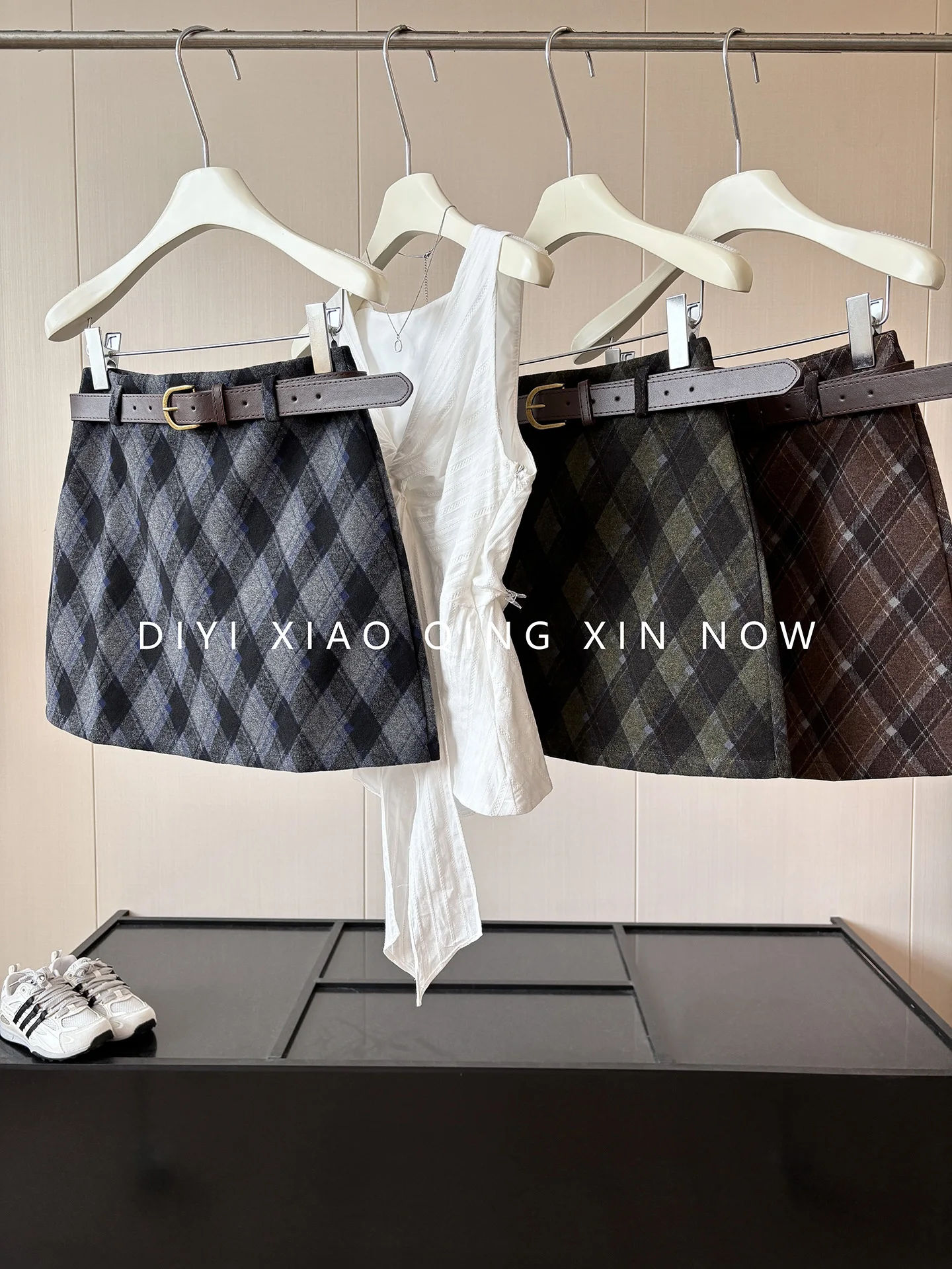 Retro A-Line  Skirt for Women Autumn 2026 New Style High Waist Belted Versatile College Style Polyester Fiber Pure Color