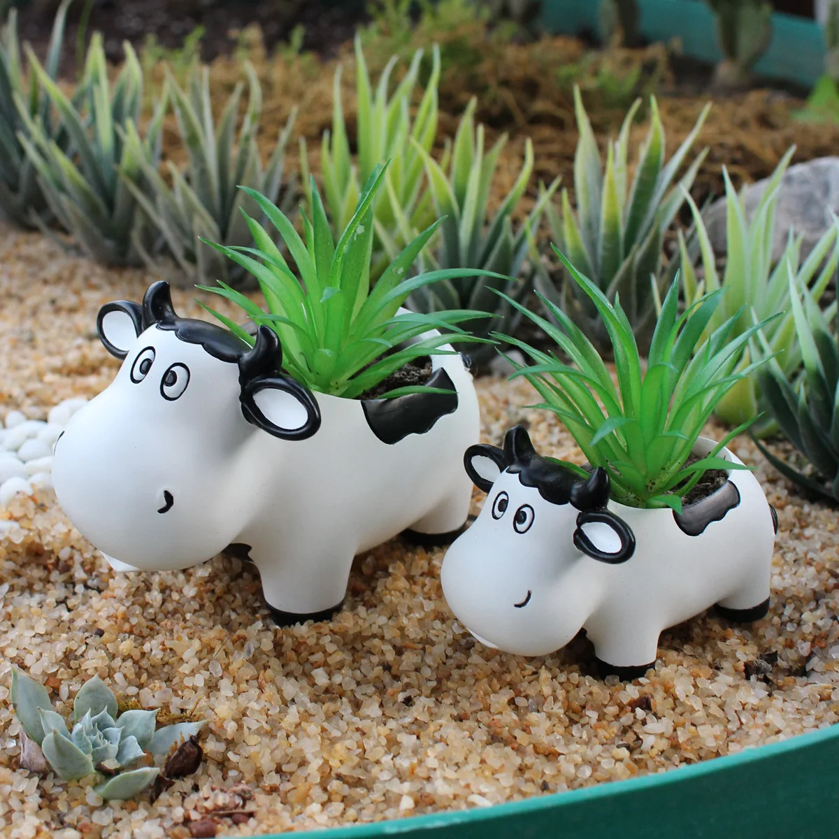 ‌Cow Flower Pot Pair - Cute Cartoon Planter Set,Garden & Patio Decor, Durable Resin Vase,Perfect for Outdoor Plants & Home Decor