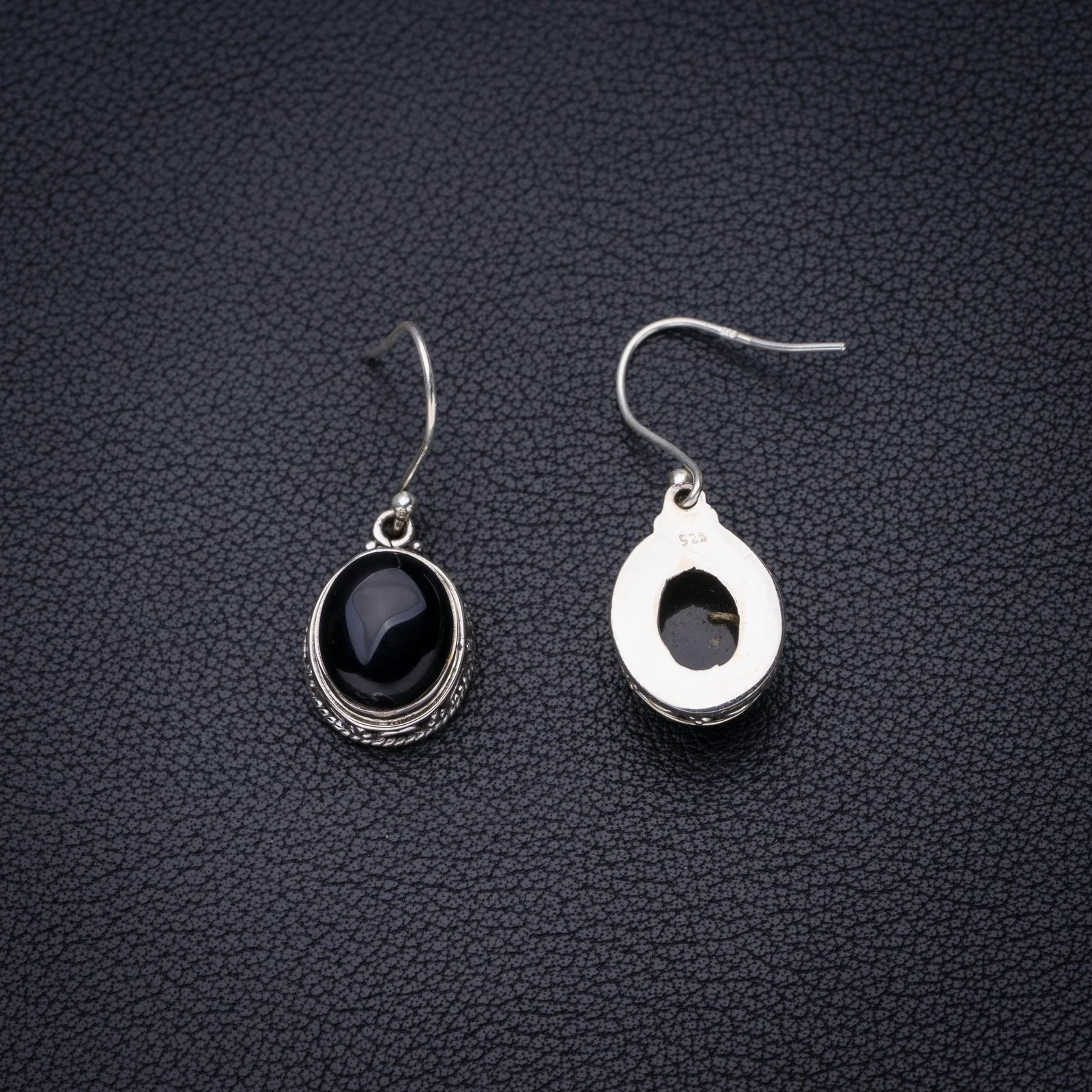 

Серьги из серебра 1,5 пробы с натуральным черным ониксом