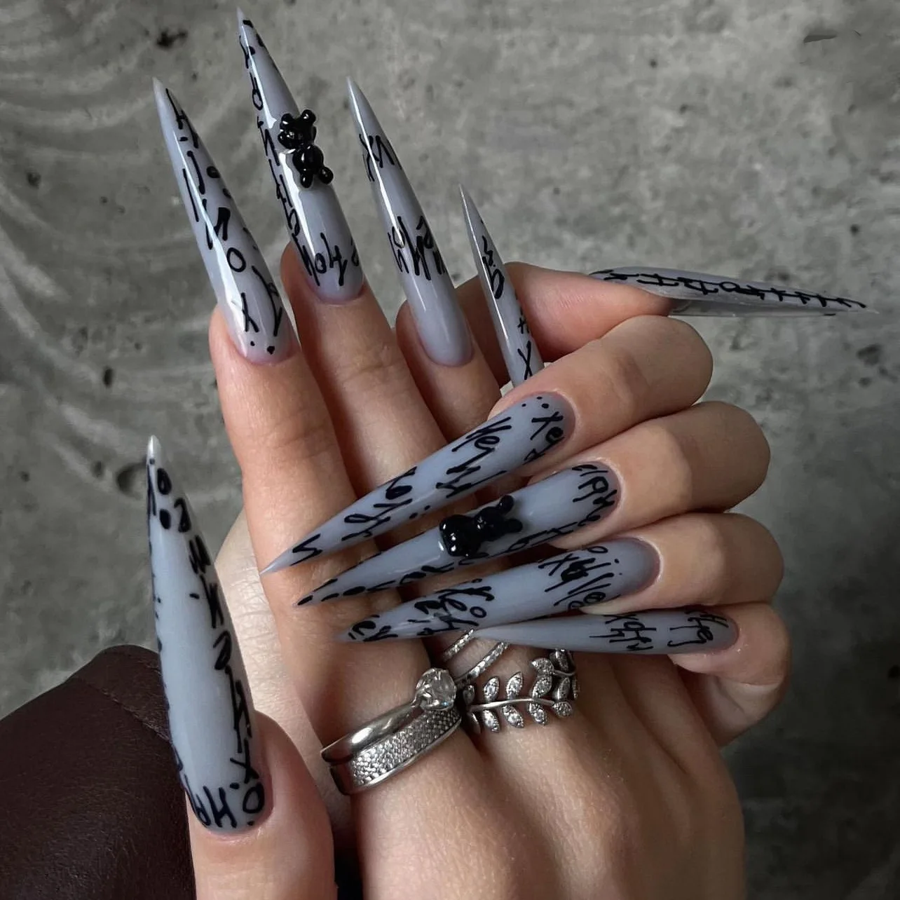 Black Graffiti Letters Rabbit Grey Nail Art Sexy Long Pointed False Nails Detachable Finished Fake Nails Press on Nail with Glue