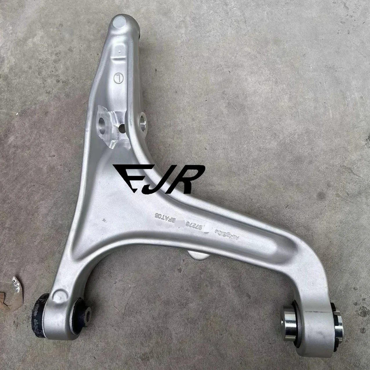 OEM 670039033 LH FRONT LOWER ARM For Maserati Quattroporte 2017+ high-quality