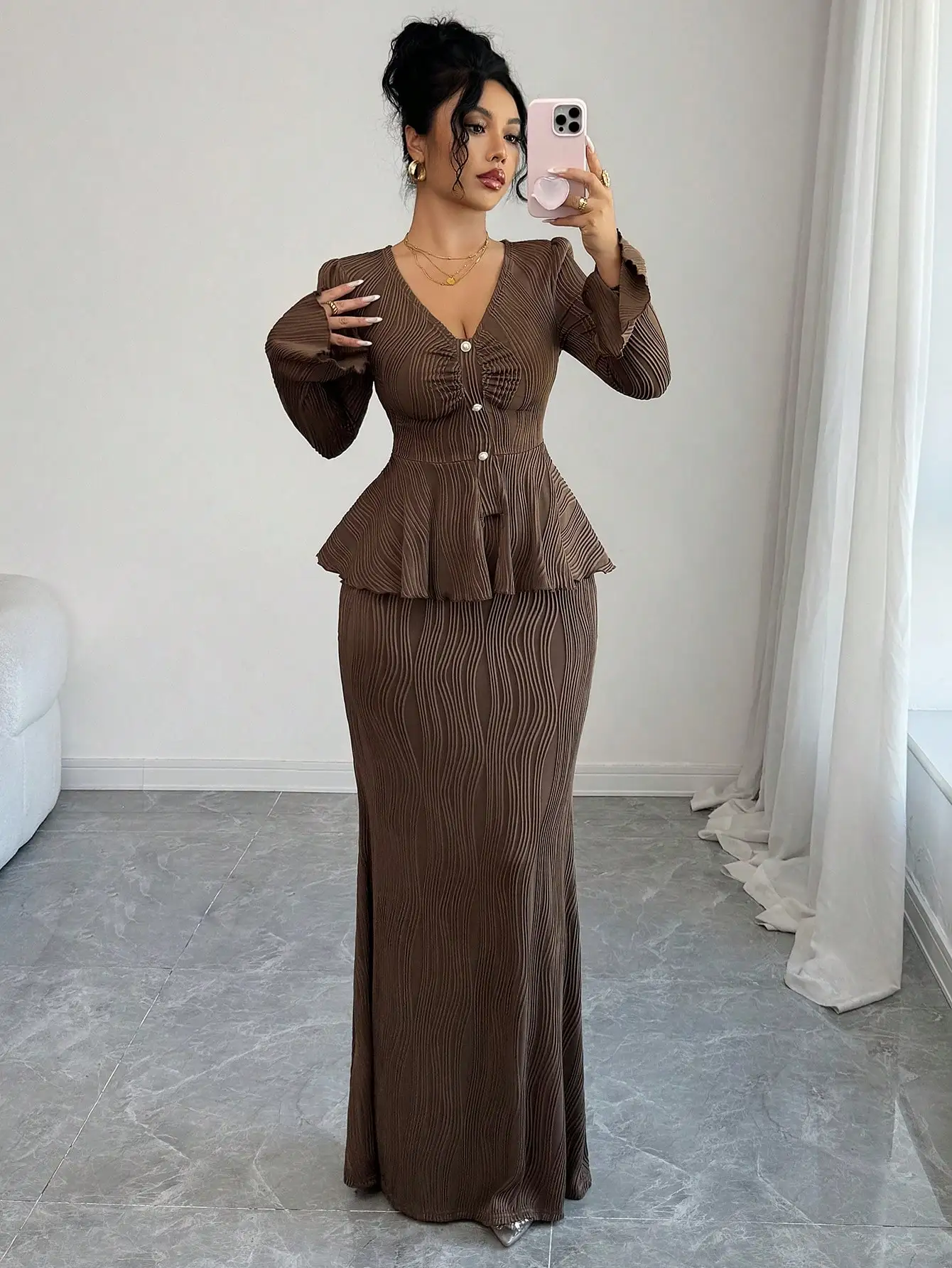 Elegante koffiebruine V-hals top met knoopsluiting en peplum & visstaartrok 2-delige set voor dames